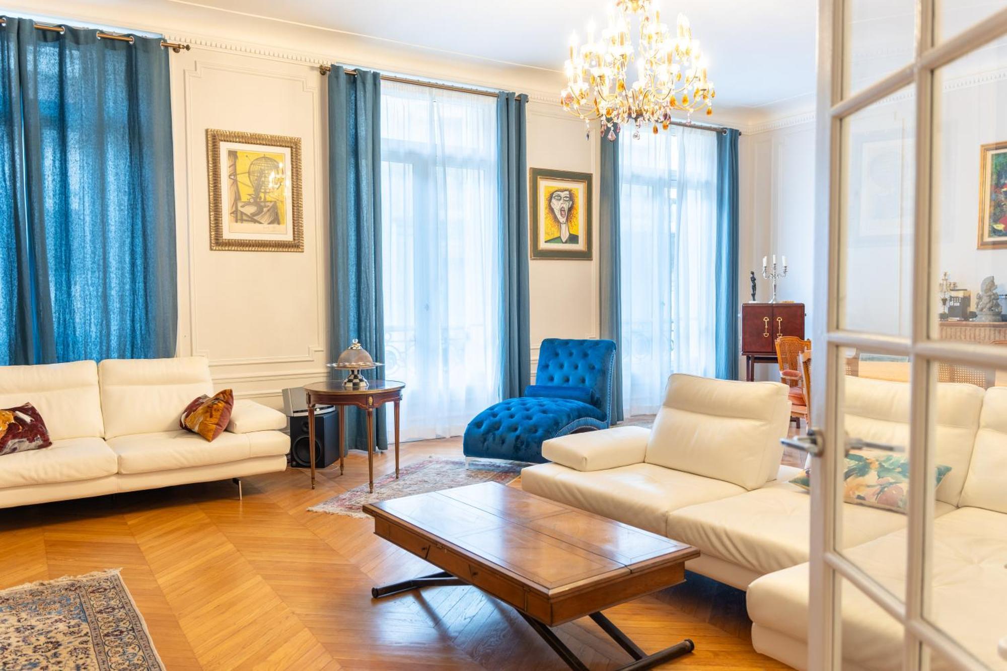 Spacieux De Luxe Apartment